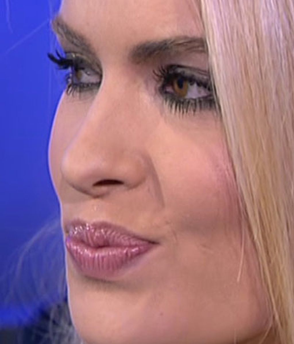 Adriana Abenia a lo Uma Thurman