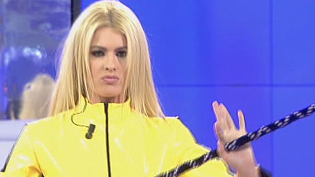 Adriana Abenia a lo Uma Thurman