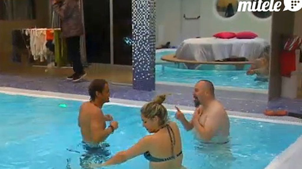 La piscina hace a los concursantes olvidar los primeros malos rollos