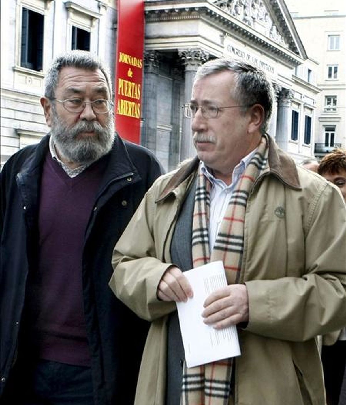 Los secretarios generales de CCOO y UGT, Ignacio Fernández Toxo (D) y Cándido Méndez, presentaron esta mañana, en el Congreso de los Diputados, una proposición de ley de iniciativa legislativa popular por el empleo estable y con derechos. EFE Los secretarios generales de CCOO y UGT, Ignacio Fernández Toxo (D) y Cándido Méndez, presentaron esta mañana, en el Congreso de los Diputados, una proposición de ley de iniciativa legislativa popular por el empleo estable y con derechos. EFE