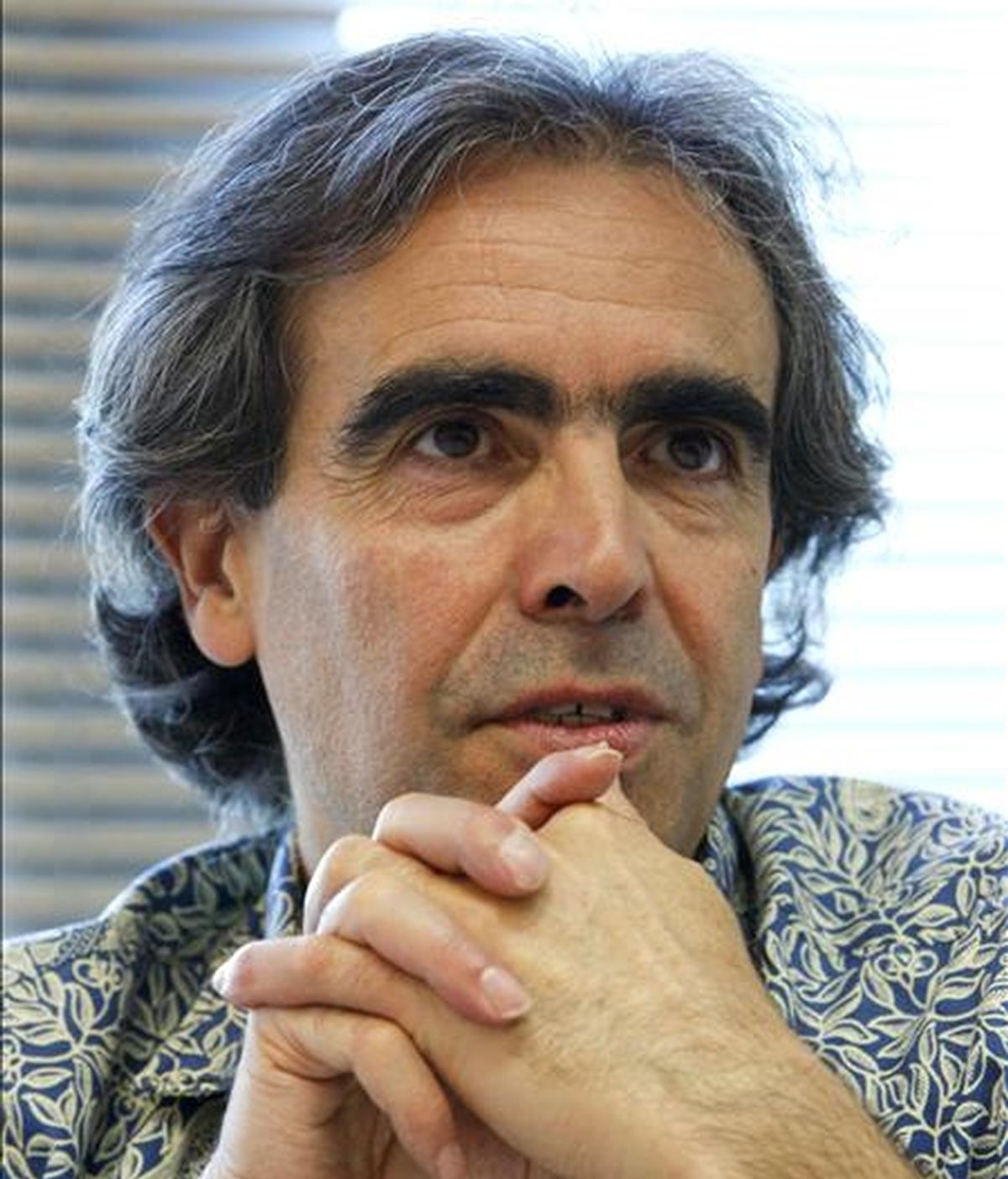 Francois Dupeyron, codirector de la obra póstuma del legendario director y productor francés Claude Berri, "Un regalo para ella", durante la entrevista que ofreció a Efe después de que un millón de espectadores ya hayan visto la película. EFE Francois Dupeyron, codirector de la obra póstuma del legendario director y productor francés Claude Berri, "Un regalo para ella", durante la entrevista que ofreció a Efe después de que un millón de espectadores ya hayan visto la película. EFE