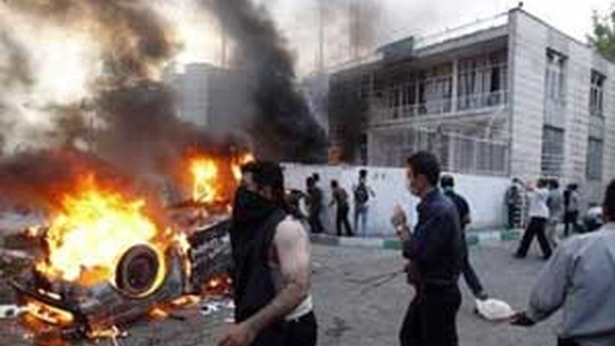 Desde hace cuatro días, Irán es escenario de protestas y violentos enfrentamientos. Video: Informativos Telecinco.