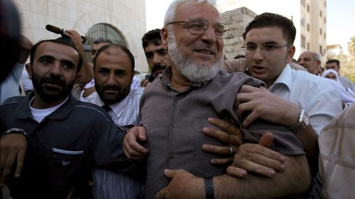 El presidente del Parlamento de la Autoridad Nacional Palestina, el islamista Aziz Dweik, hoy en Ramala tras ser puesto en libertad por Israel. EFE