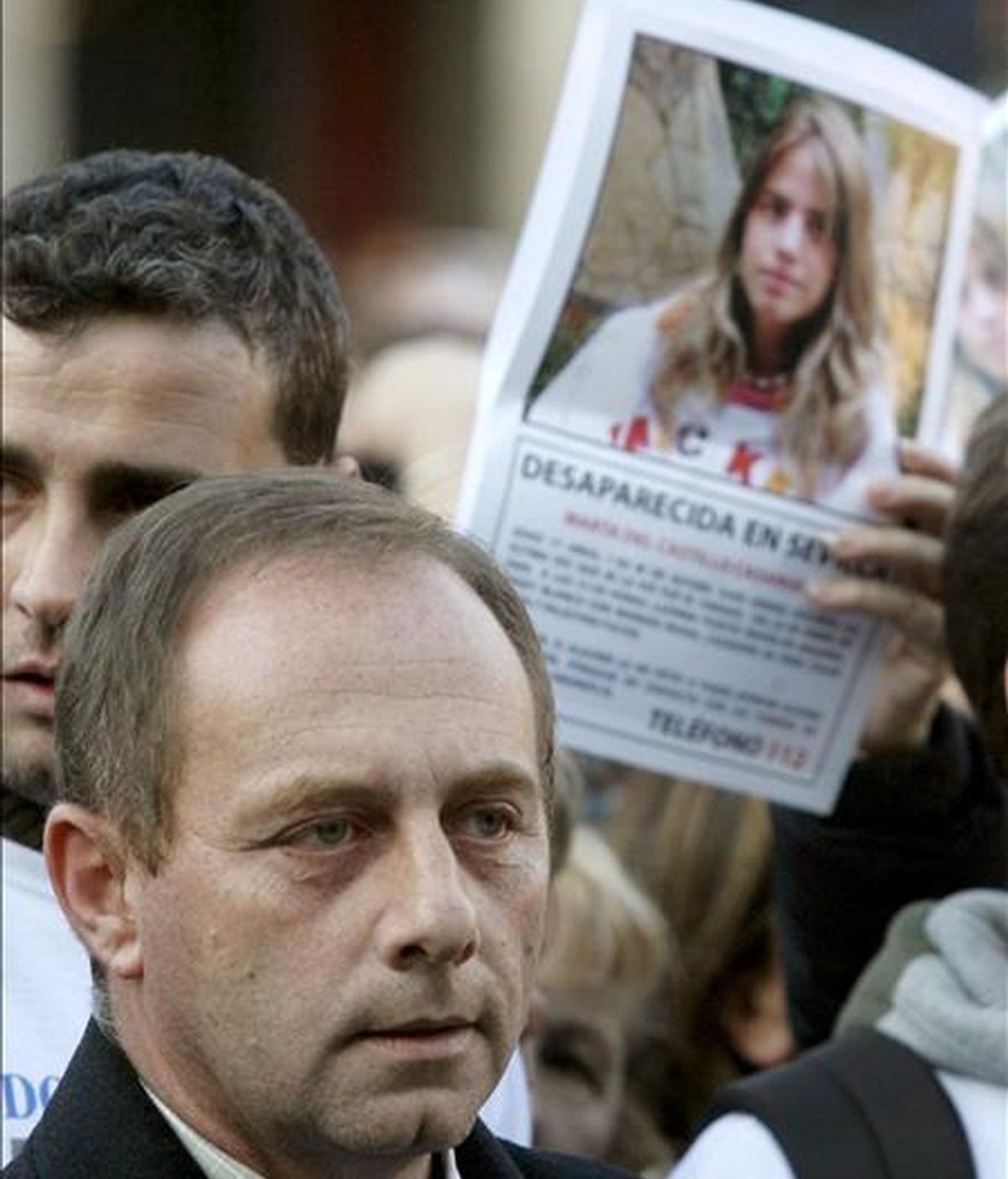 Antonio del Castillo, padre de Marta del Castillo, durante una manifestación convocada en la Plaza Mayor de Madrid en apoyo de la familia de la víctima. EFE/Archivo