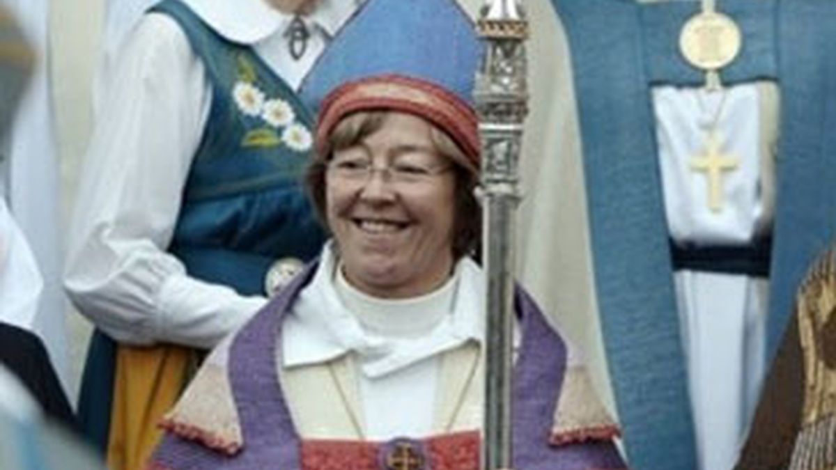 Eva Brune en la ceremonio de ordenación en la que estuvieron presentes los Reyes de Suecia. Foto: AP.