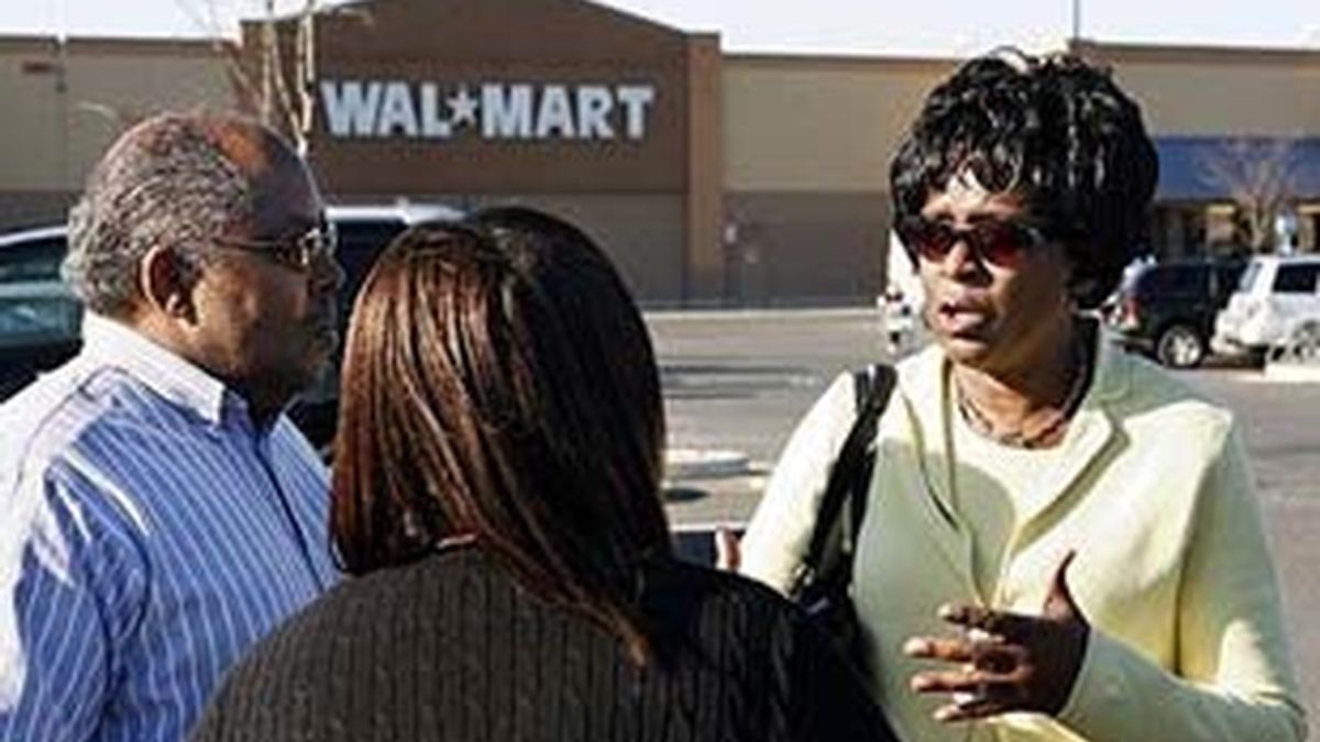 Wal Mart pidió disculpas después de que se pidiera por megafonía a las personas negras que abandonasen la tienda.
