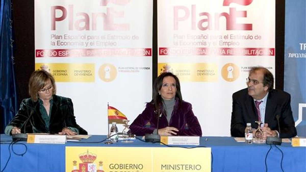 La ministra de Vivienda, Beatriz Corredor (c), preside la Conferencia Sectorial de Vivienda, convocada para el reparto del Fondo Especial de Rehabilitación hoy en Sevilla. EFE