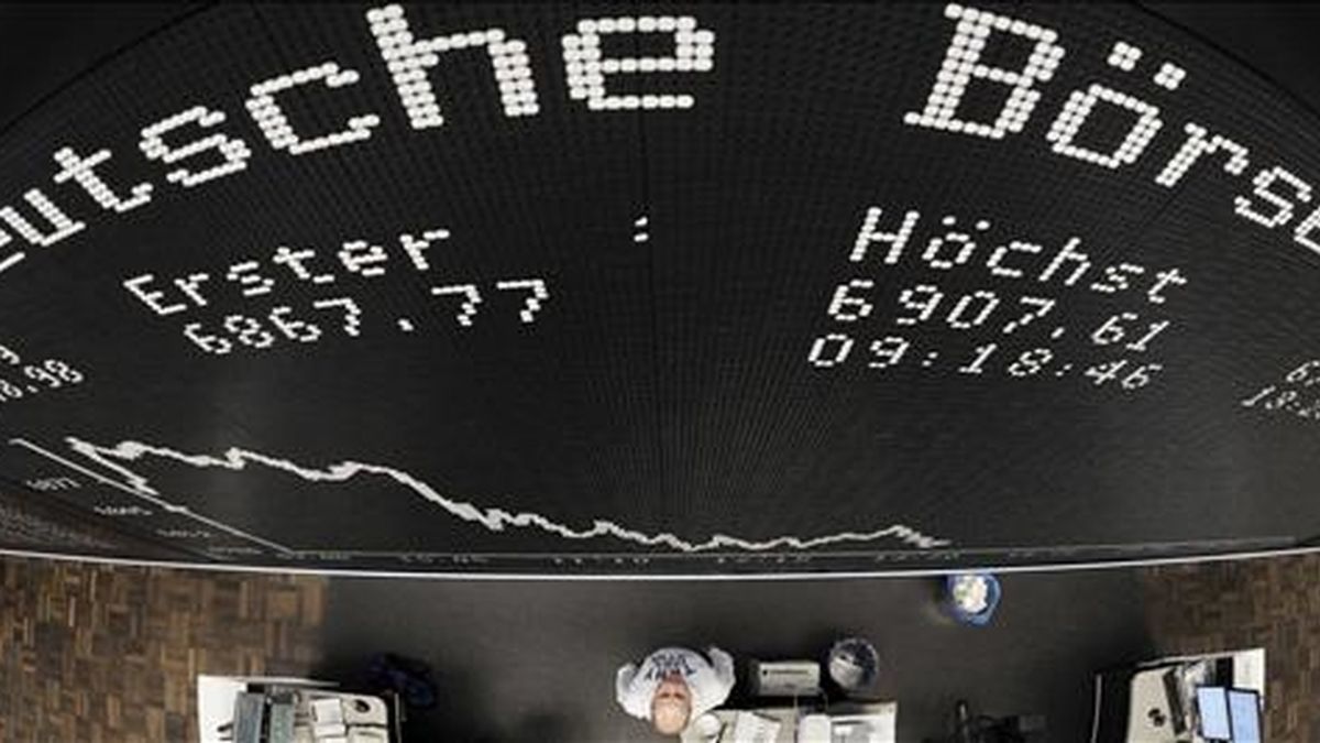 Vista de un panel en la Bolsa de Fráncfort, Alemania, el pasado 29 de noviembre. EFE/Archivo Vista de un panel en la Bolsa de Fráncfort, Alemania, el pasado 29 de noviembre. EFE/Archivo