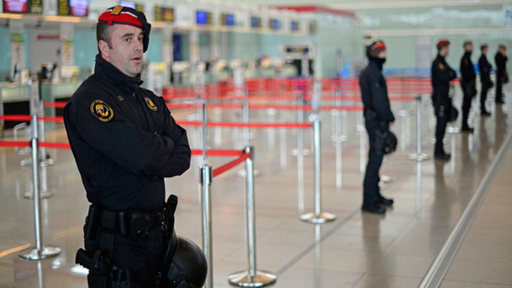 La primera jornada de huelga de Iberia en el aeropuerto de Barajas