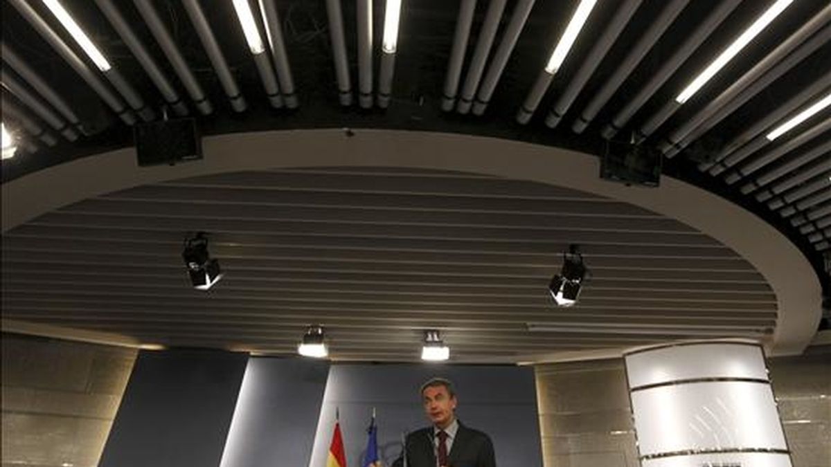El presidente del Gobierno, José Luis Rodríguez Zapatero, durante la rueda de prensa que ofreció al término de la reunión del Consejo de Ministros. EFE