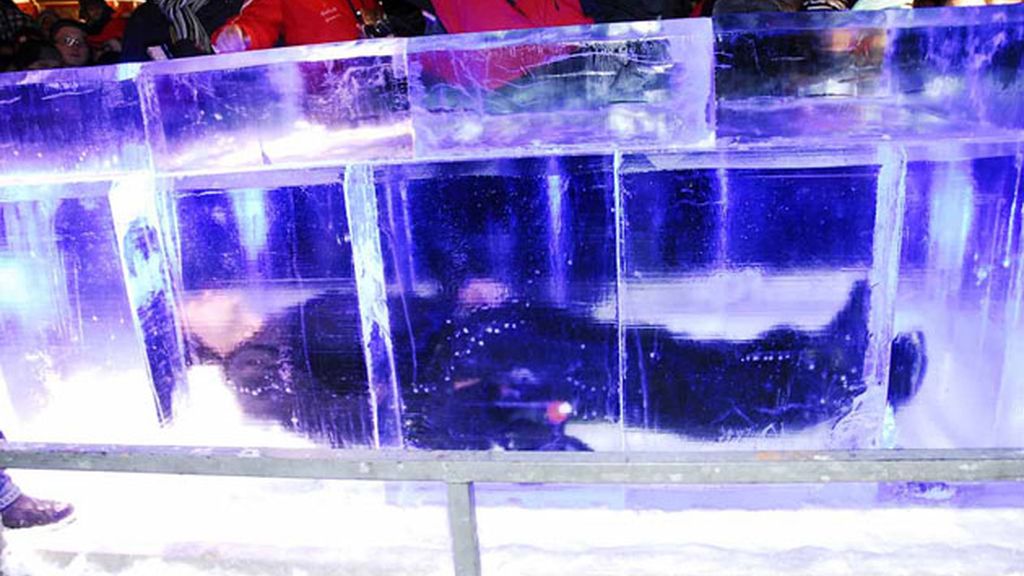 Encerrado 24 horas en un bloque de hielo
