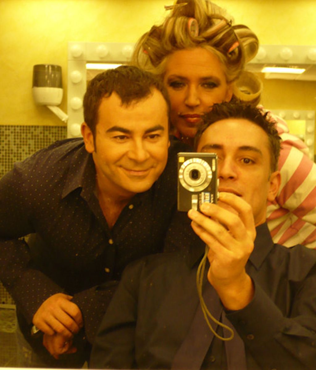 Jorge Javier, Lidya, con sus rulos, y Kiko, en maquillaje