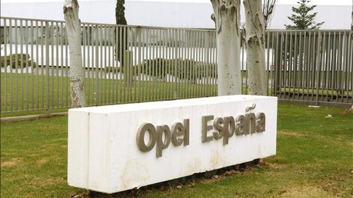 Entrada de la factoría de General Motors España en Figueruelas (Zaragoza). EFE/Archivo