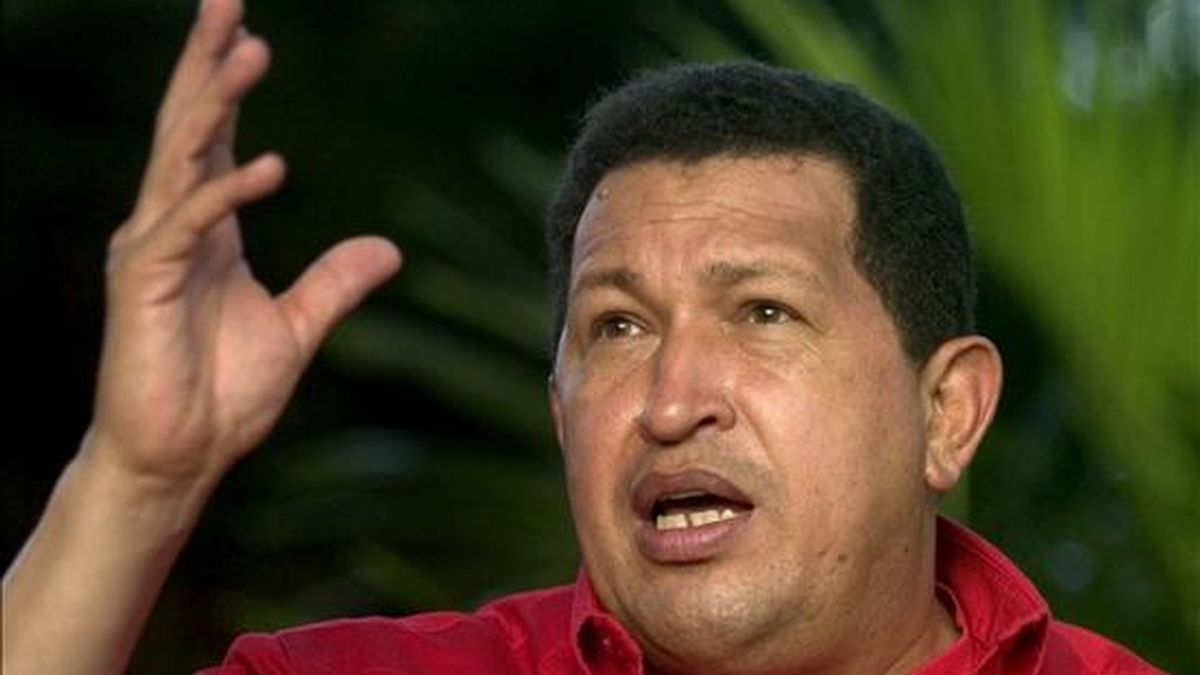 El presidente de Venezuela, Hugo Chávez, que decretó el 4 de febrero como "Día de la Dignidad Nacional", promueve una enmienda constitucional para la reelección ilimitada de los cargos electos, que será sometida a referendo el próximo 15 de febrero. EFE/Archivo