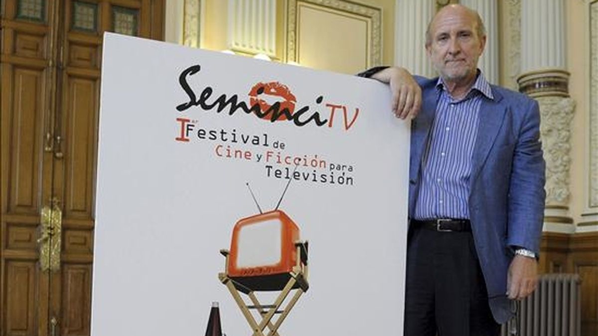 El director de la SEMINCI, Javier Angulo presentó hoy el cartel de la Semana Internacional de Cine y Ficción para Televisión de Valladolid (SeminciTV), que se celebrará en esta capital entre los próximos 20 y 25 de junio. EFE