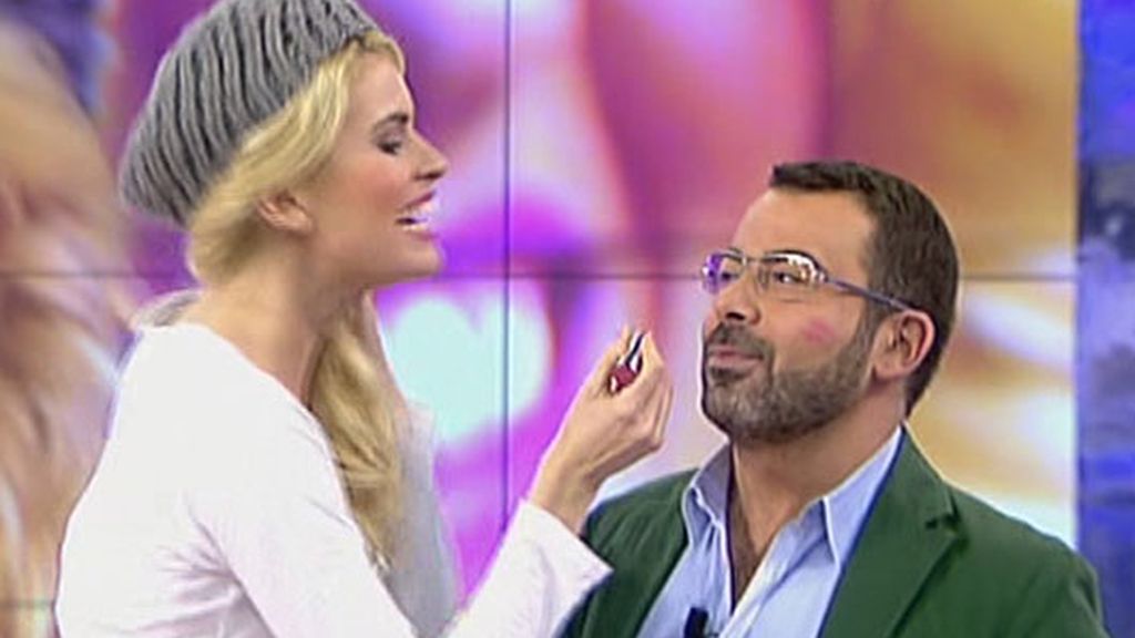 Adriana Abenia besa a Jorge Javier