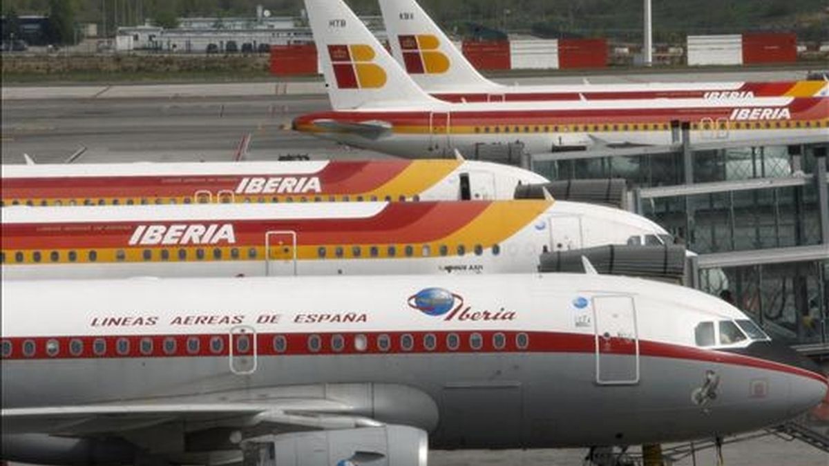 Aviones de Iberia, aparcados en la T4 del aeropuerto de Madrid-Barajas. EFE/Archivo