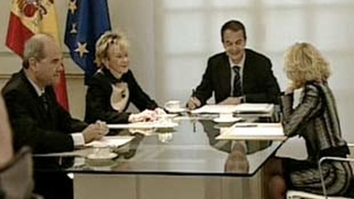 El presidente del Gobierno se reúne con los tres vicepresidentes. Vídeo: Informativos Telecinco.