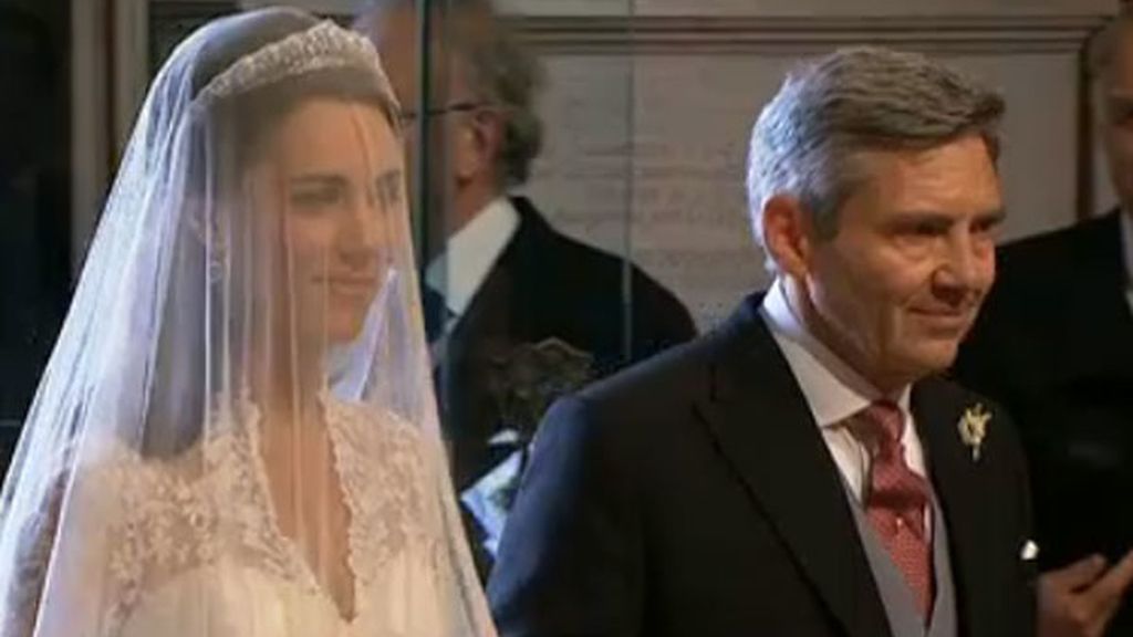 Kate y su padre, Michael, llegando a la abadía