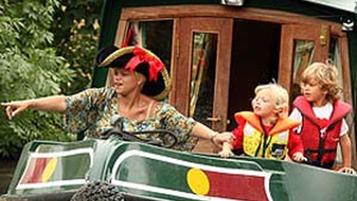 Jade Goody junto a sus hijos durante una excursión en 2007 en una de las imágenes incluidas en el álbum. Foto: The Sun Jade Goody junto a sus hijos durante una excursión en 2007 en una de las imágenes incluidas en el álbum. Foto: The Sun