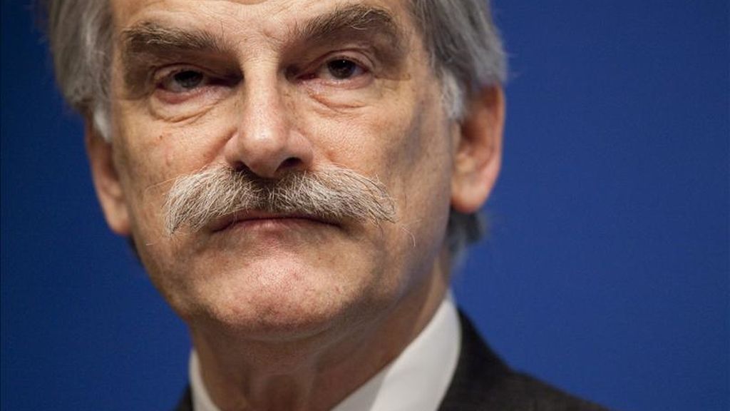 La medida aprobada hoy por el FMI contribuirá al amplio esfuerzo internacional para lograr a estabilizar la zona euro y asegurar la recuperación en la economía global", dijo el director gerente en funciones del Fondo Monetario Internacional, John Lipsky. EFE/Archivo La medida aprobada hoy por el FMI contribuirá al amplio esfuerzo internacional para lograr a estabilizar la zona euro y asegurar la recuperación en la economía global", dijo el director gerente en funciones del Fondo Monetario Internacional, John Lipsky. EFE/Archivo