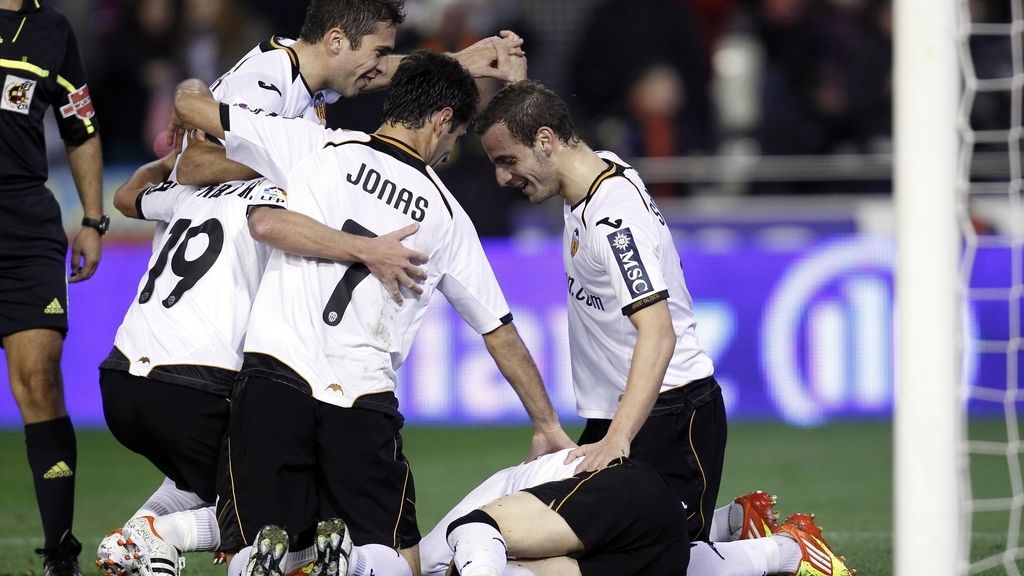El Valencia pone un pie en las semifinales