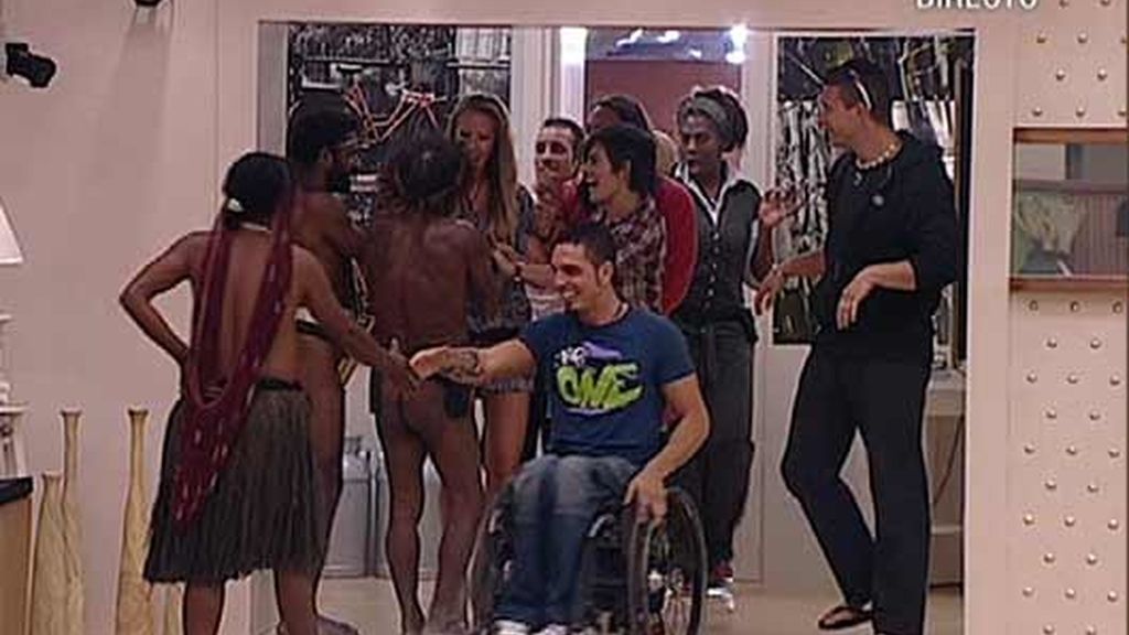 Una tribu indígena 'invade' Guadalix