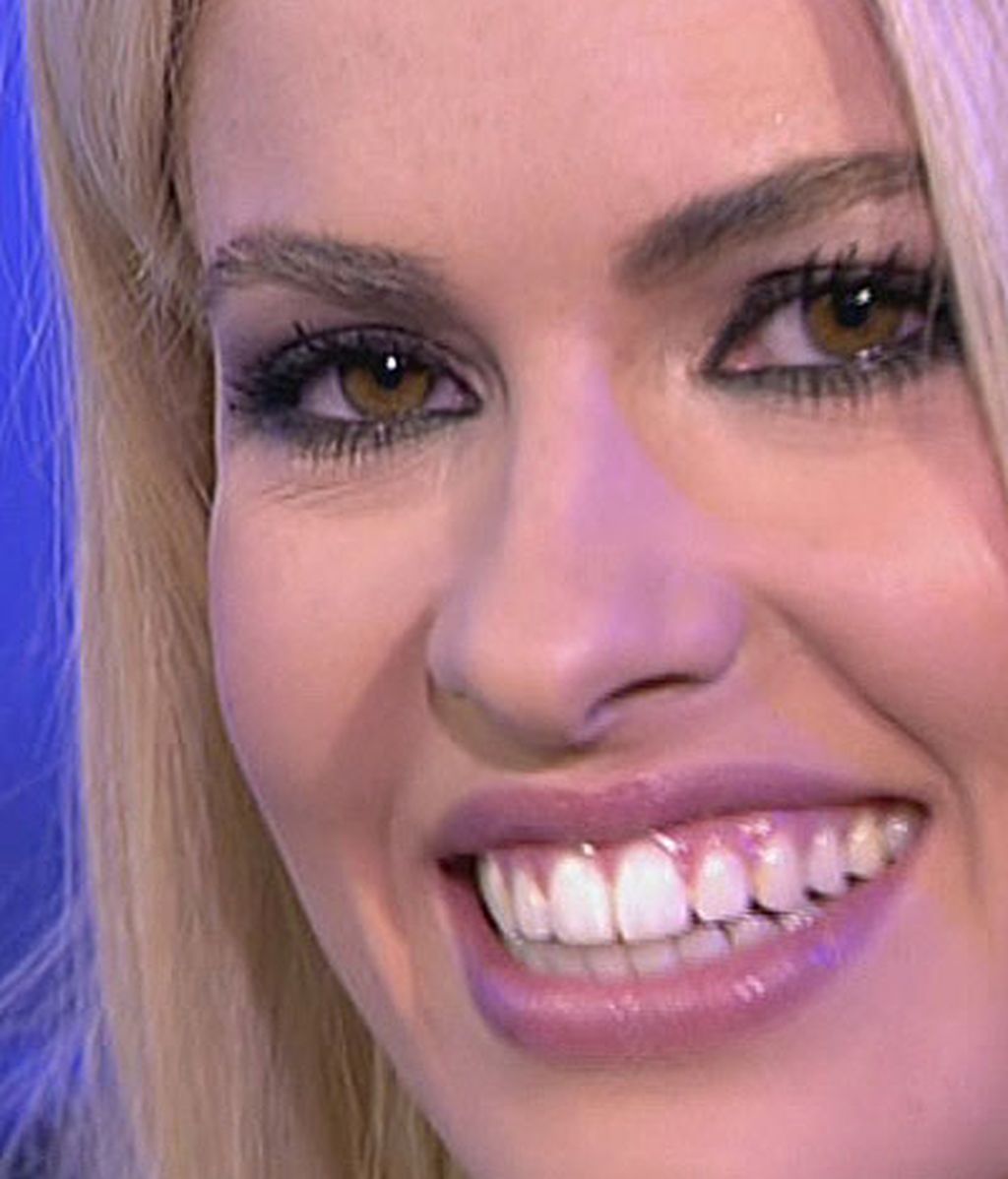 Adriana Abenia a lo Uma Thurman