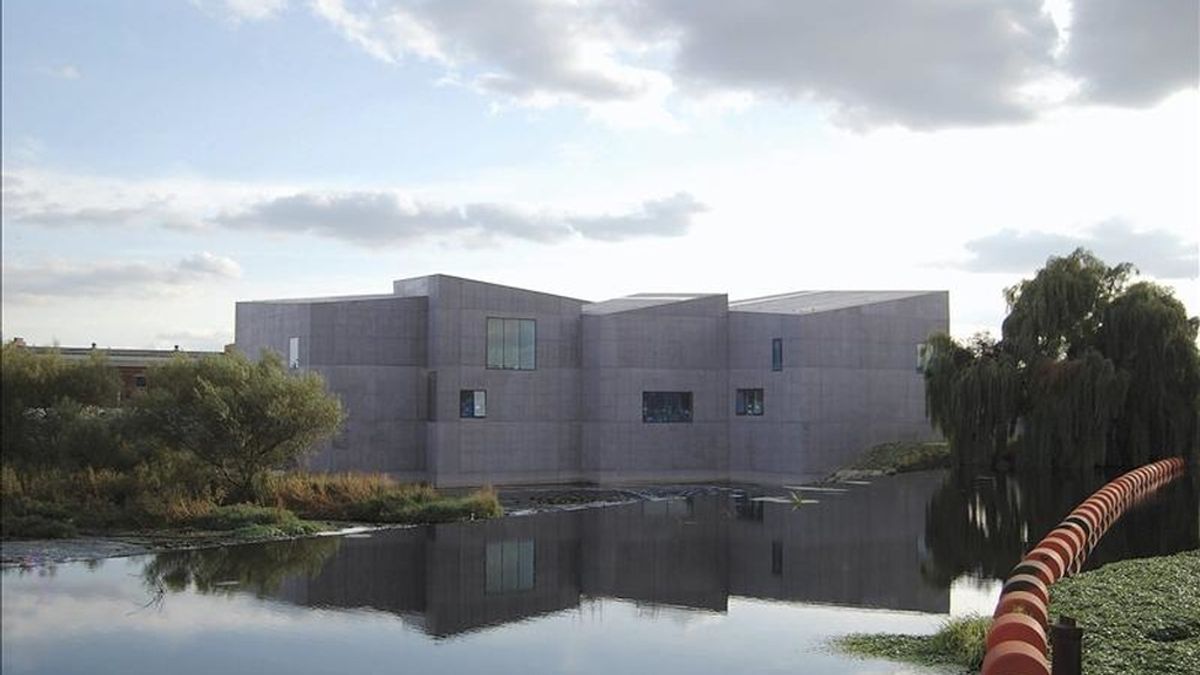 Fotografía facilitada por Janty Wilde del centro Hepworth Wakefield, diseñado por el reconocido arquitecto David Chipperfield junto al río Calder en Wakefield, que se inaugurará el 21 de mayo, cuando podrán verse por primera vez cuarenta moldes inéditos en yeso, aluminio y madera que la escultora inglesa Barbara Hepworth (1903-1975). EFE