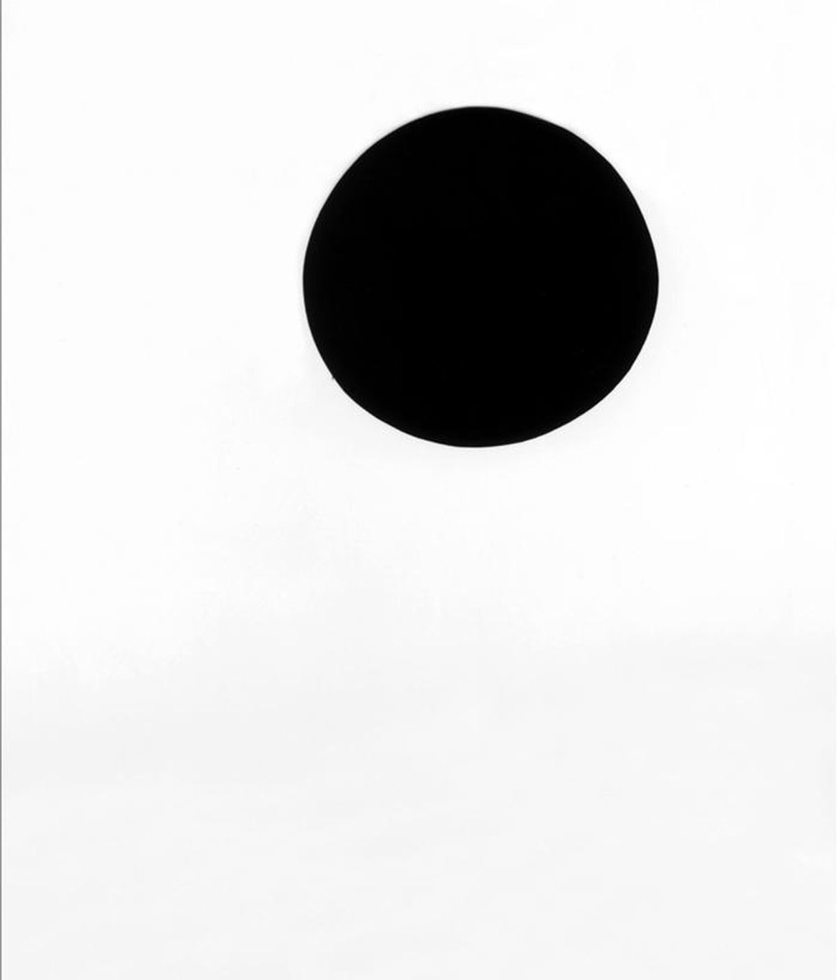Foto cedida por el Museo Metropolitano de Nueva York de la obra titulada "Institutionalized Abstract Art" (Arte abstracto institucionalizado) realizada en 1976 por Richard Serra y que forma parte de la exposición retrospectiva "La Pintura de Richard Serra: Una retrospectiva". EFE