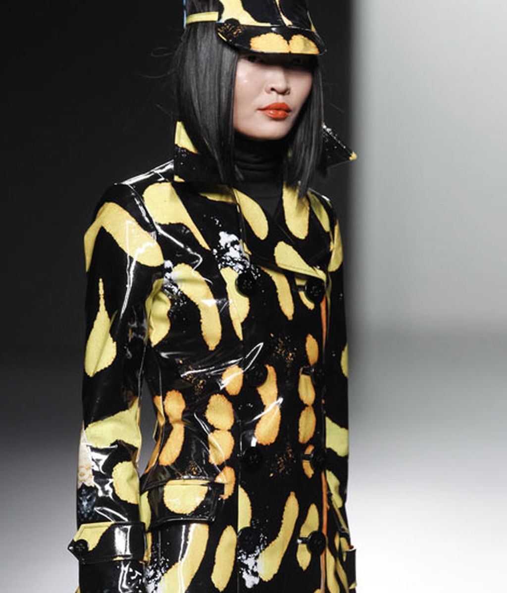 Atención a la cazadora de cuero con el estampado Crack