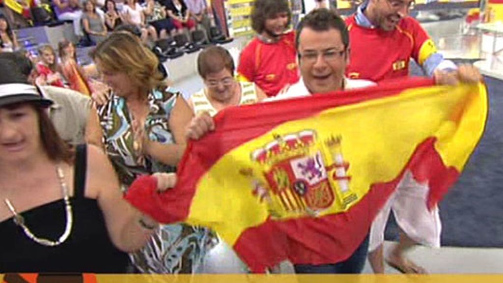 'Sálvame' celebra el triunfo de 'La Roja'