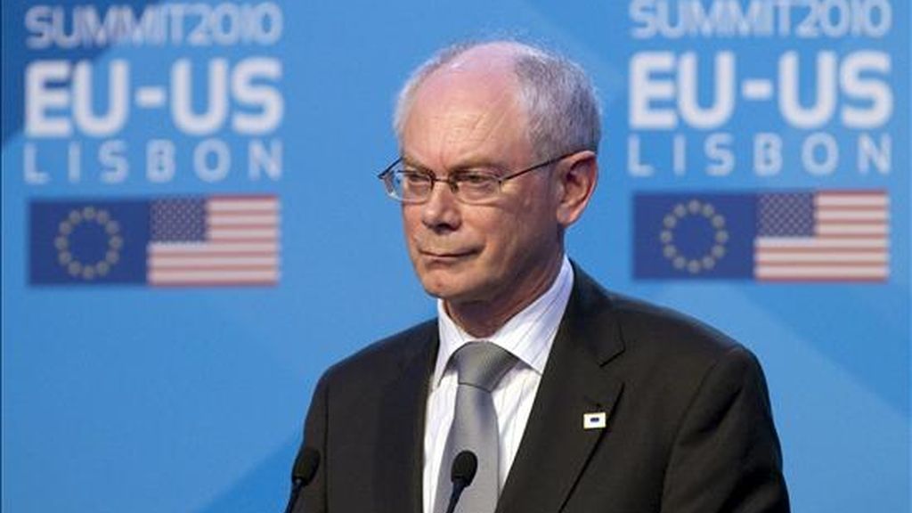 El presidente del Consejo Europeo, Herman van Rompuy, consideró hoy "admirables" las medidas económicas adicionales anunciadas la pasada semana por el Gobierno de José Luis Rodríguez Zapatero para reducir el déficit, la deuda y potenciar el crecimiento económico. EFE/Archivo