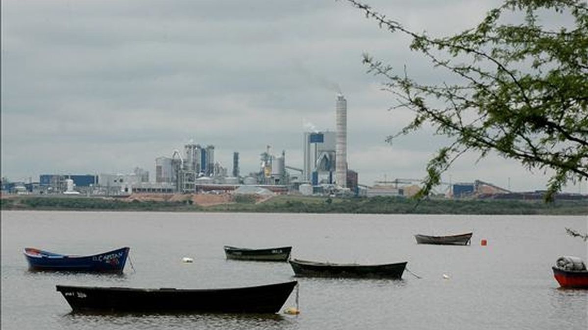 Un informe difundido recientemente por el argentino Instituto Nacional de Tecnología Industrial (INTI) concluyó que de momento la planta de pasta de celulosa "no contaminó el río Uruguay". EFE/Archivo