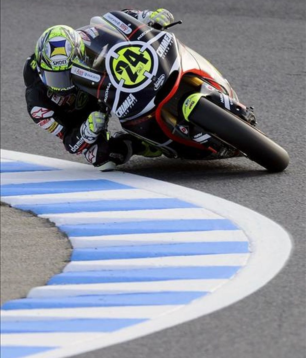 El piloto español de Moto2 Toni Elías (Moriwaki) corre los primeros entrenamientos libres celebrados hoy en el circuito Twin Ring de cara al Gran Premio de Japón de Motociclismo, en el norte de Tokio (Japón). Elías acabó segundo en la clasificación de los entrenamientos libres. El Gran Premio de Japón se disputará el próximo domingo 3 de octubre. EFE El piloto español de Moto2 Toni Elías (Moriwaki) corre los primeros entrenamientos libres celebrados hoy en el circuito Twin Ring de cara al Gran Premio de Japón de Motociclismo, en el norte de Tokio (Japón). Elías acabó segundo en la clasificación de los entrenamientos libres. El Gran Premio de Japón se disputará el próximo domingo 3 de octubre. EFE