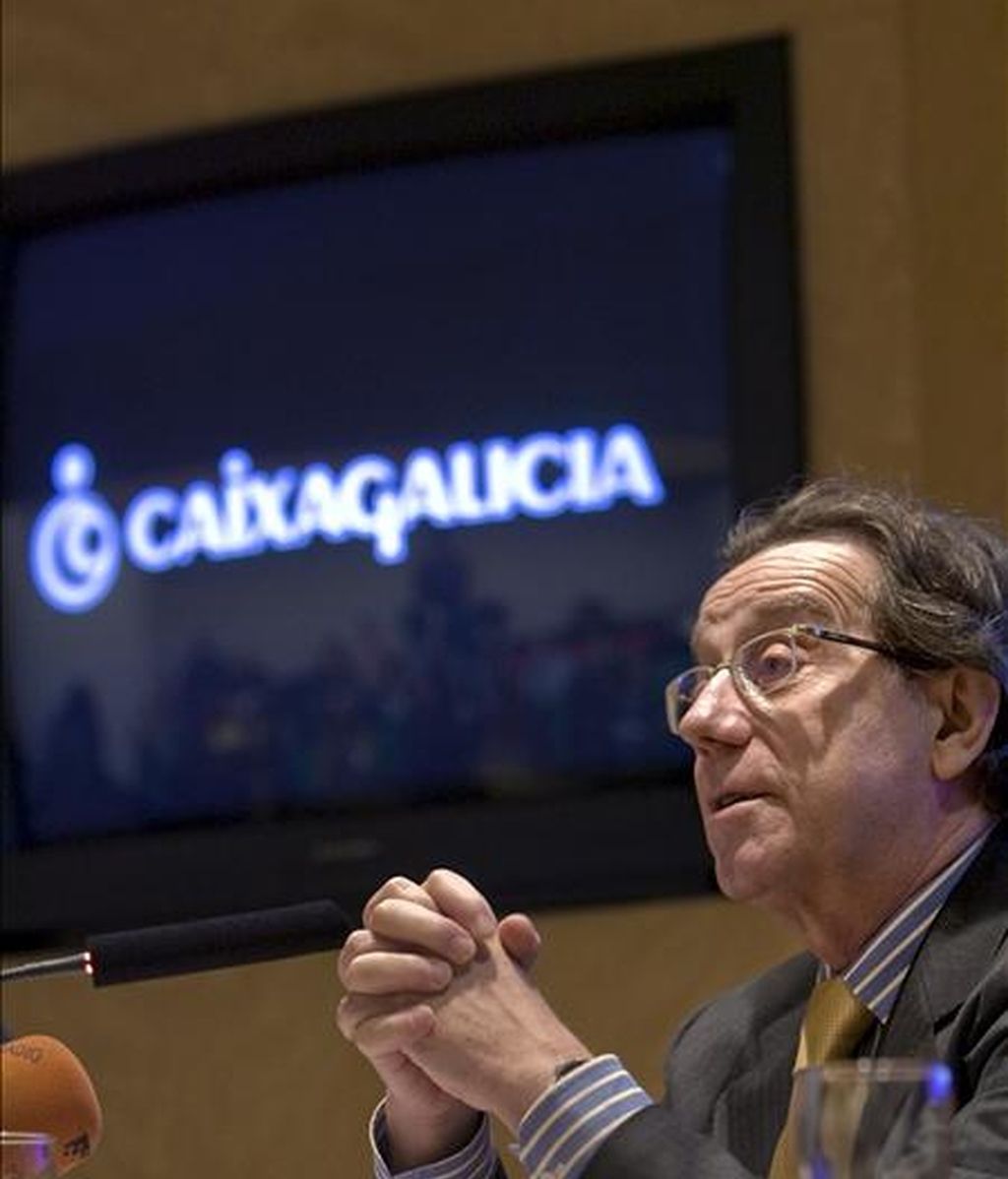 El director general de Caixa Galicia, José Luis Méndez, durante el desayuno de presentación de la inversión en tecnología y en I? de Caixa Galicia en los último años y la presentación de nuevos proyectos tecnológicos para el 2009, en un acto celebrado en el Centro de Proceso de Datos de Caixa Galicia. EFE El director general de Caixa Galicia, José Luis Méndez, durante el desayuno de presentación de la inversión en tecnología y en I? de Caixa Galicia en los último años y la presentación de nuevos proyectos tecnológicos para el 2009, en un acto celebrado en el Centro de Proceso de Datos de Caixa Galicia. EFE