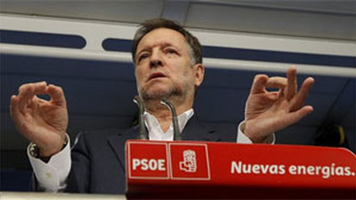 Rubalcaba: "Es la primera vez que Batasuna rechaza a ETA, pero su credibilidad está bajo mínimos". Vídeo: Informativos Telecinco. Rubalcaba: "Es la primera vez que Batasuna rechaza a ETA, pero su credibilidad está bajo mínimos". Vídeo: Informativos Telecinco.
