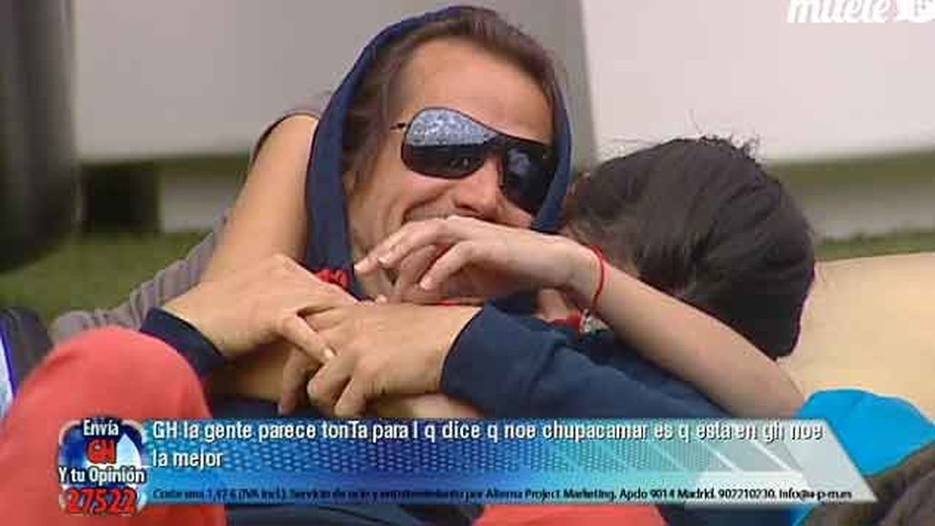 Bajo el sol y arropados con la misma manta Bajo el sol y arropados con la misma manta
