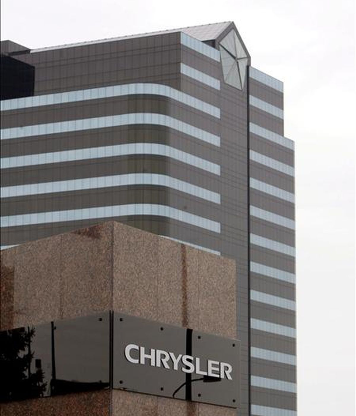 Chrysler tiene hasta el 1 de mayo para completar un plan de reestructuración de sus responsabilidades financieras y operaciones que incluya una alianza con Fiat. EFE/Archivo