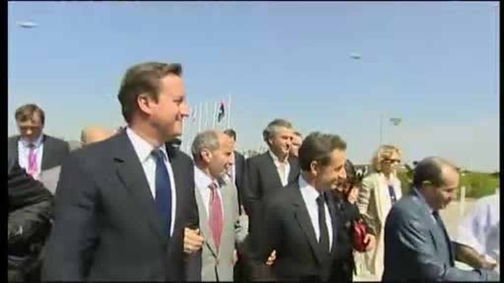 Cameron y Sarkozy en Libia