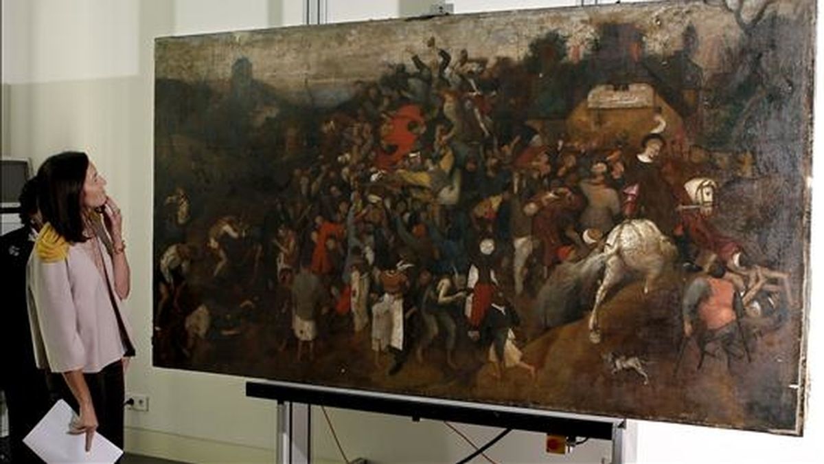 La ministra de Cultura, Ángeles González-Sinde, durante la presentación en el Museo del Prado de Madrid, de "El vino en la fiesta de San Martín", una obra de Pieter Brueghel El Viejo. EFE