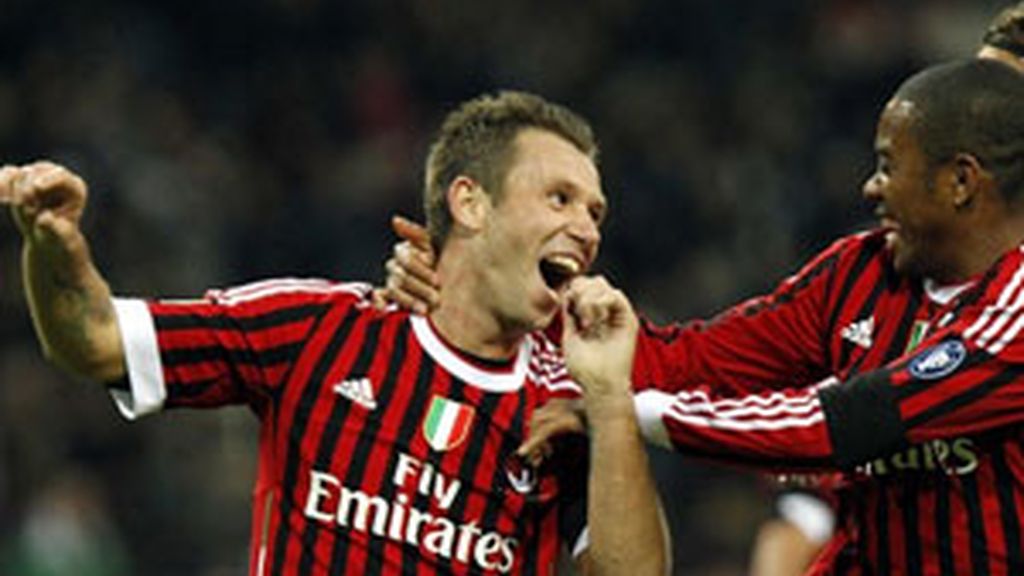 Cassano celebra un gol con el Milan. Foto: Reuters