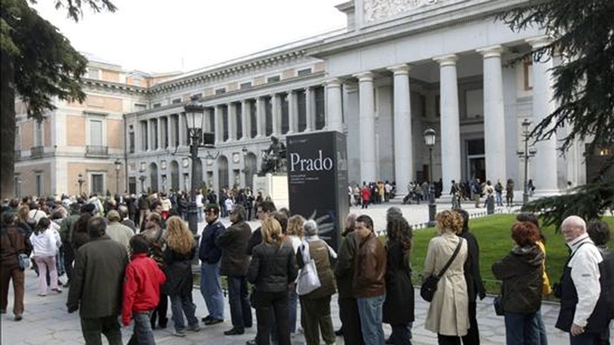 Cientos de personas se dieron cita en el Museo del Prado de Madrid durante la jornada de Sábado Santo. EFE/Archivo