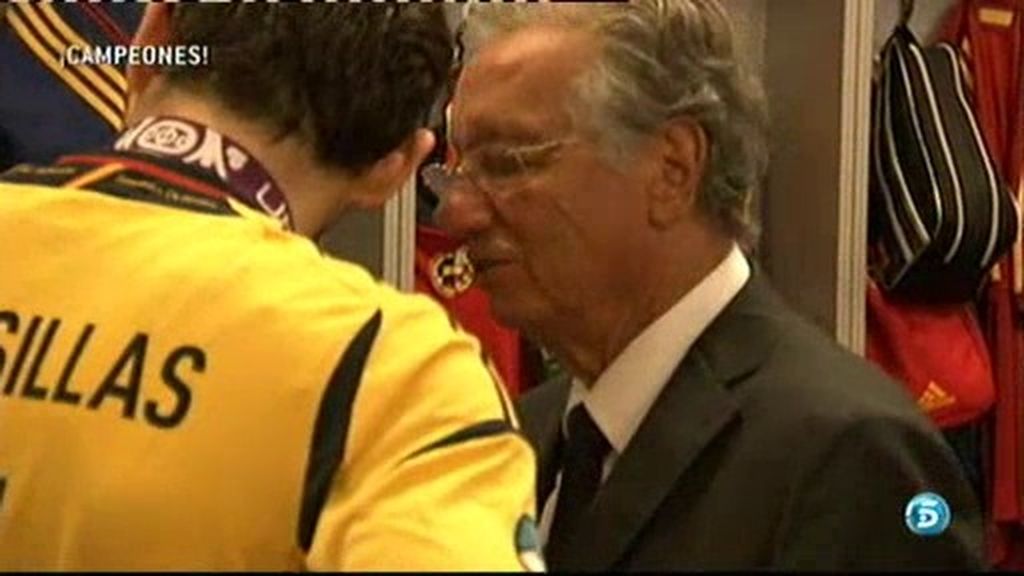 El Príncipe Felipe y Mariano Rajoy, entre otros, felicitaron a La Roja