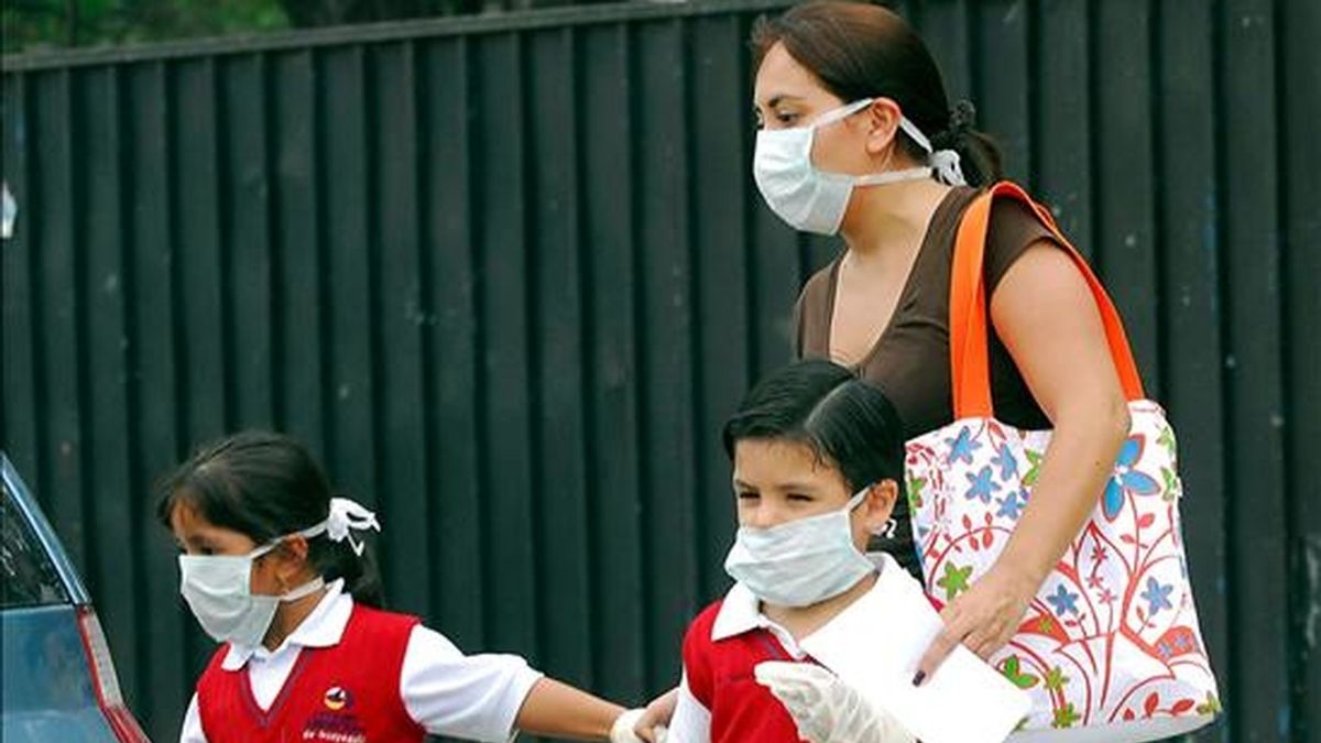 Según el Ministerio de Salud Pública de Ecuador, en este país andino hay 43 casos del virus de la gripe A en el país desde abril pasado. EFE/Archivo