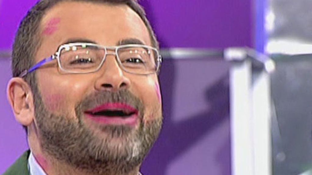 Adriana Abenia besa a Jorge Javier