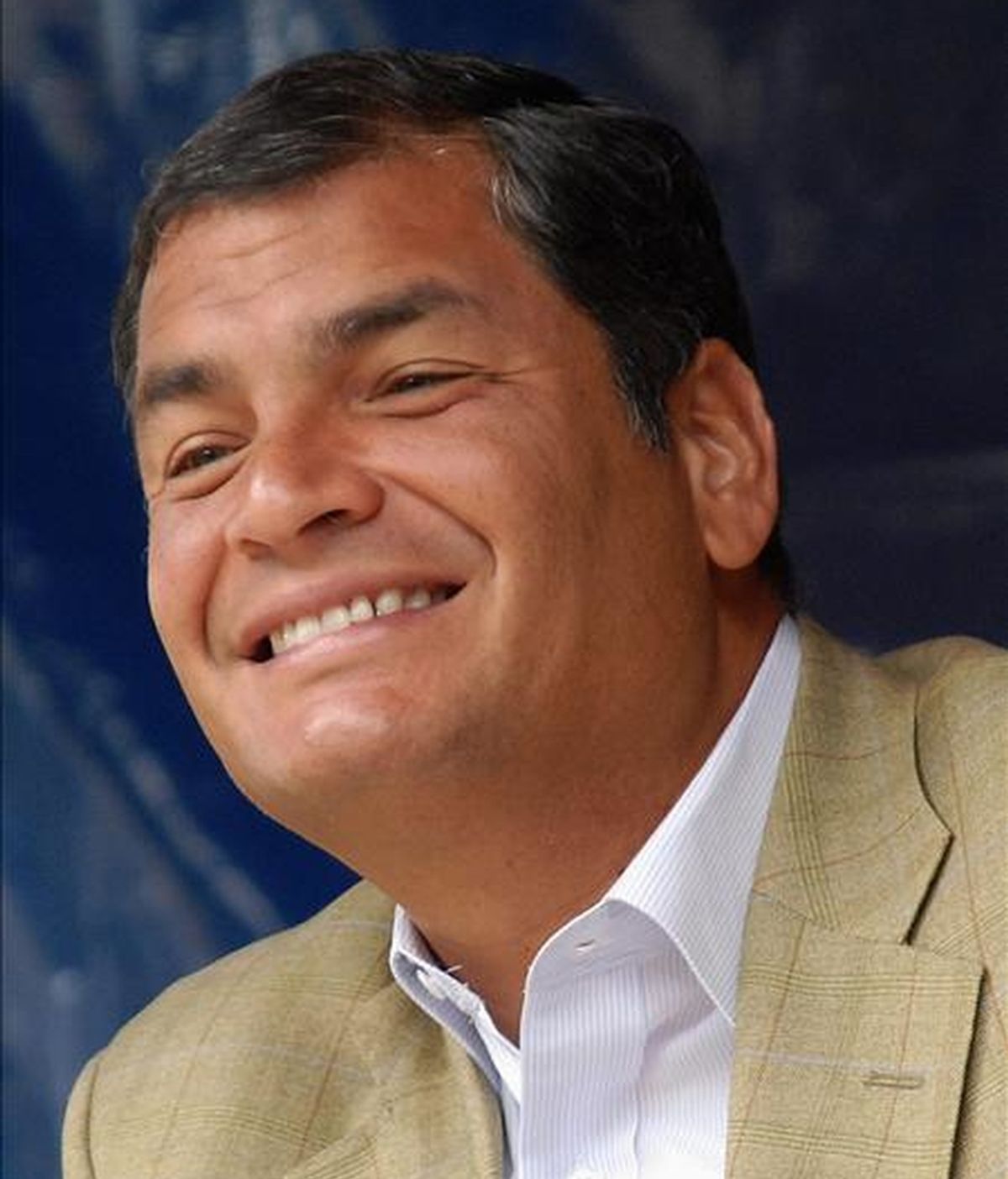 El sondeo muestra que el respaldo a Rafael Correa, que busca la reelección en los comicios generales del 26 de abril, aumentó 2,5 puntos desde el 10 de marzo. EFE/Archivo
