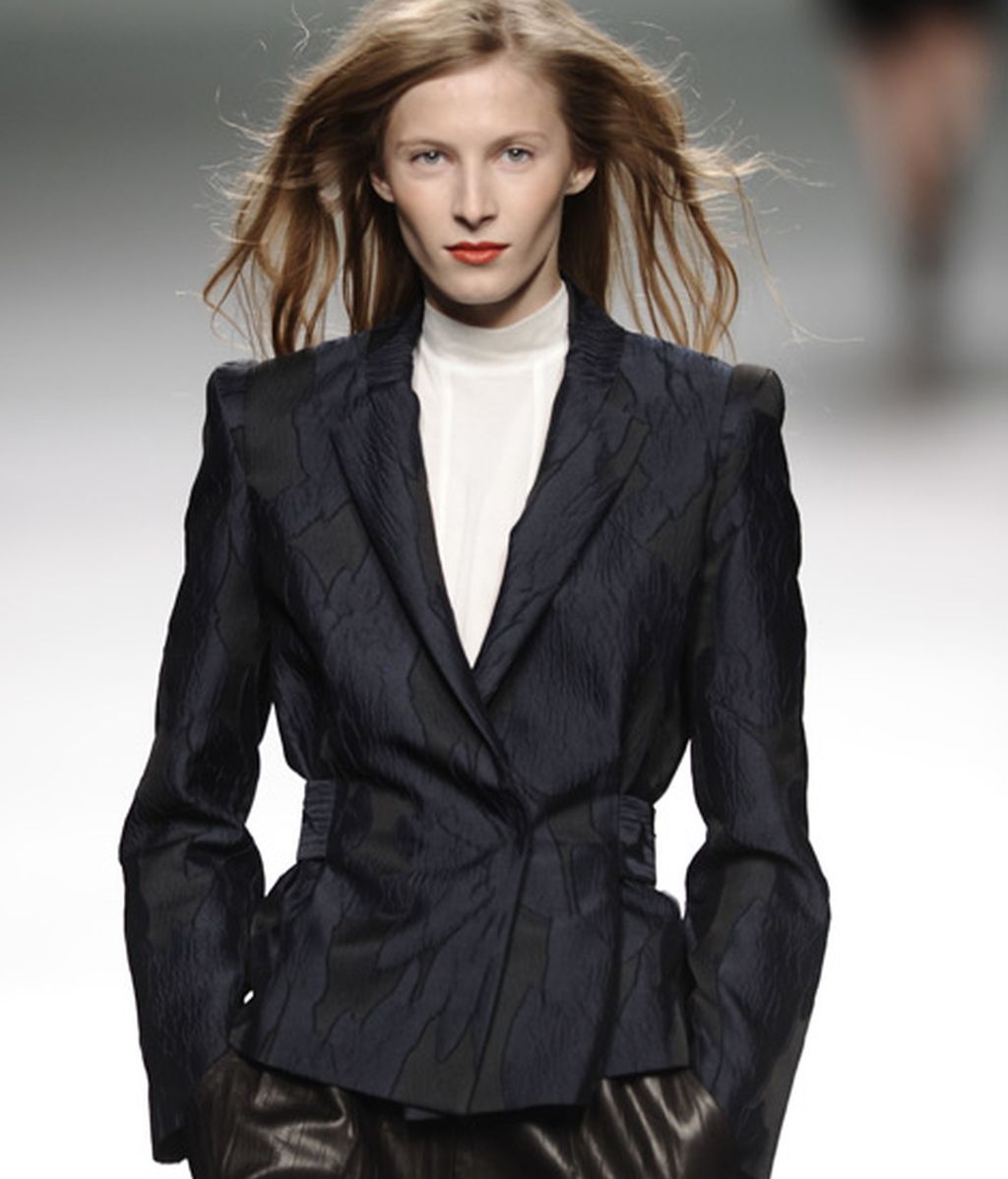 Elegancia extrema en la mujer urbana