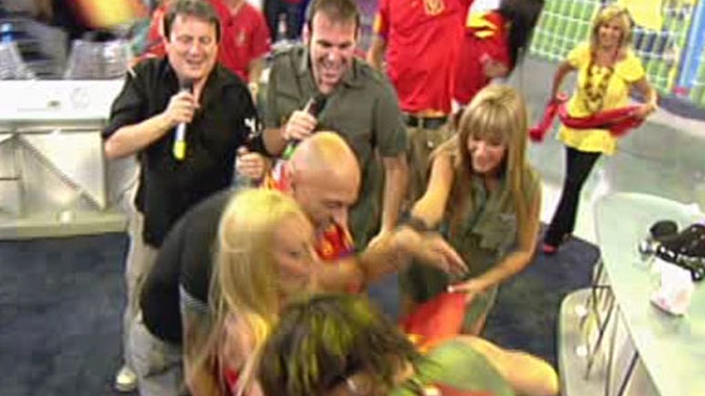 'Sálvame' celebra el triunfo de 'La Roja'