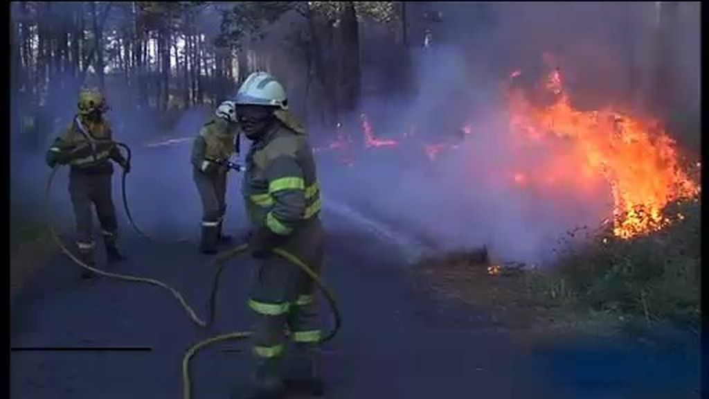 El fuego arrasa mil seiscientas hectáreas de monte en Carnota, La Coruña